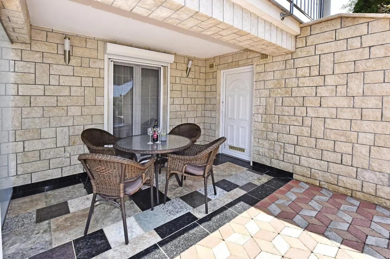 Tomic Apartments Porec 0*,